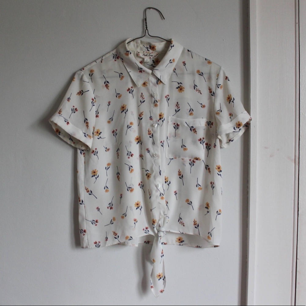 Women’s Size Small Tie Front Floral Shirt